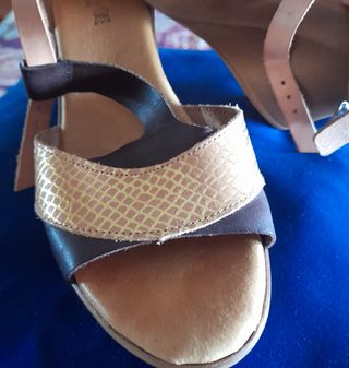 Sandalias cuña piel MariChica tricolor talla 39.