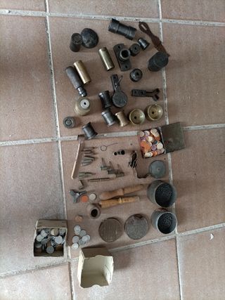 Antiguo juego de herramientas de recarga.