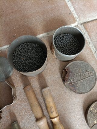 Antiguo juego de herramientas de recarga.