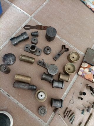 Antiguo juego de herramientas de recarga.