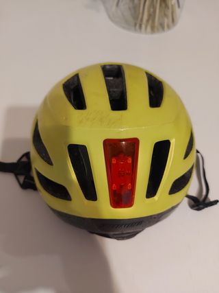 Casco bici niño amarillo.