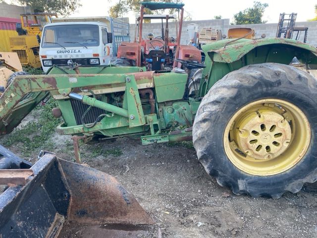 Tractor John Deere con pala 3135 y 2030