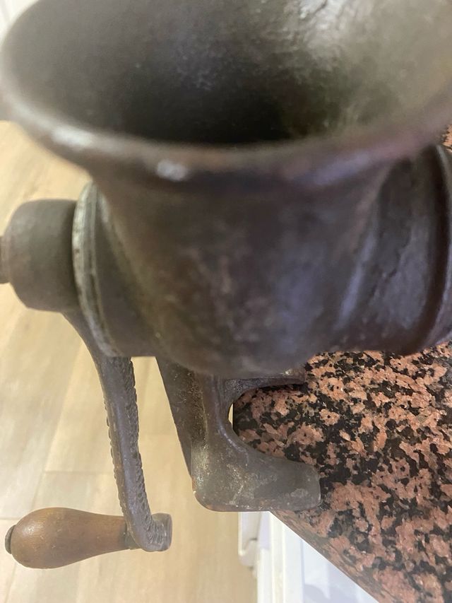 Picadora manual antigua Universal año 1897