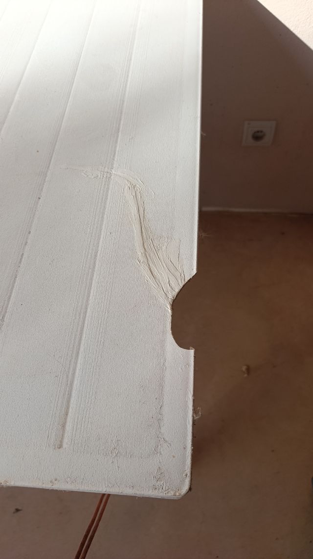 Mesa exterior blanca de plástico