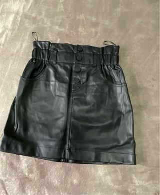 Mini Falda Zara Piel Sintética Negra