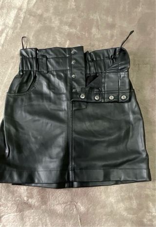 Mini Falda Zara Piel Sintética Negra