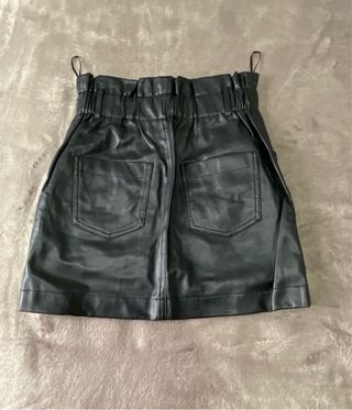 Mini Falda Zara Piel Sintética Negra