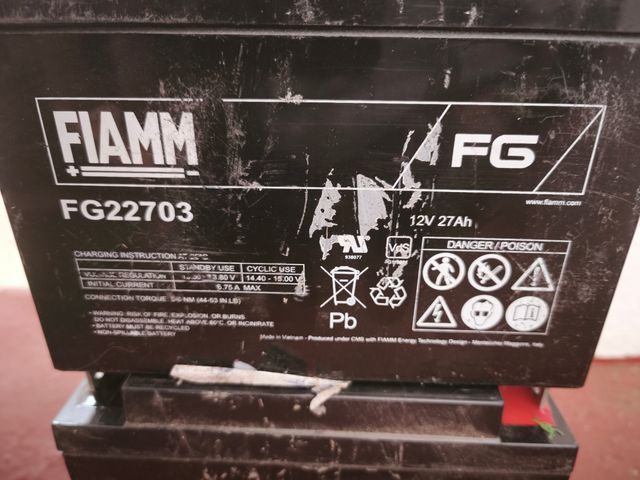 2 Baterías Fiamm FG22703 + Controlador