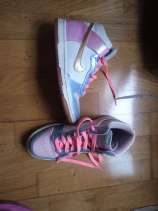 Zapatillas Reebok azules y naranjas