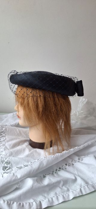 Cappello portapillole vintage «pillbox»