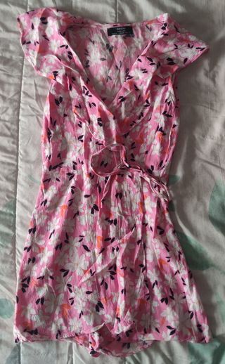 Mono corto Bershka estampado flores rosa XS