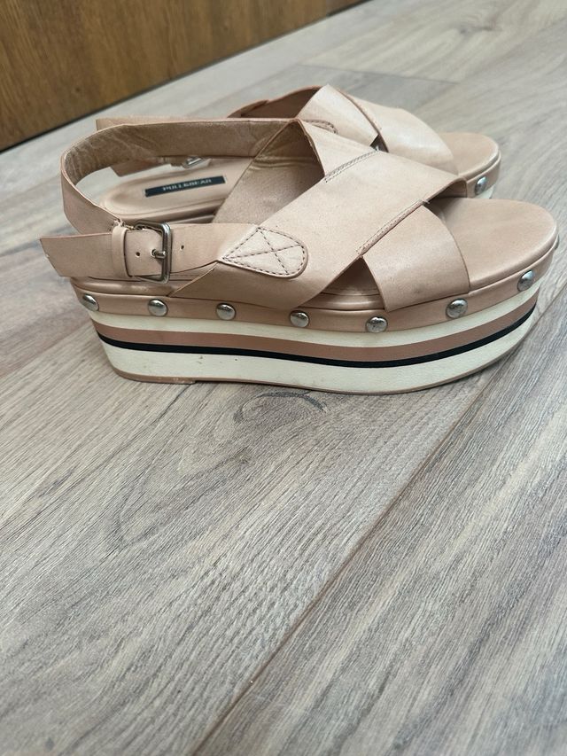 Plataformas cuña beige Pull&Bear