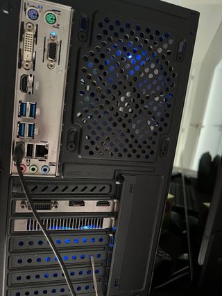 PC Gamer Nitro - Azul y Negro