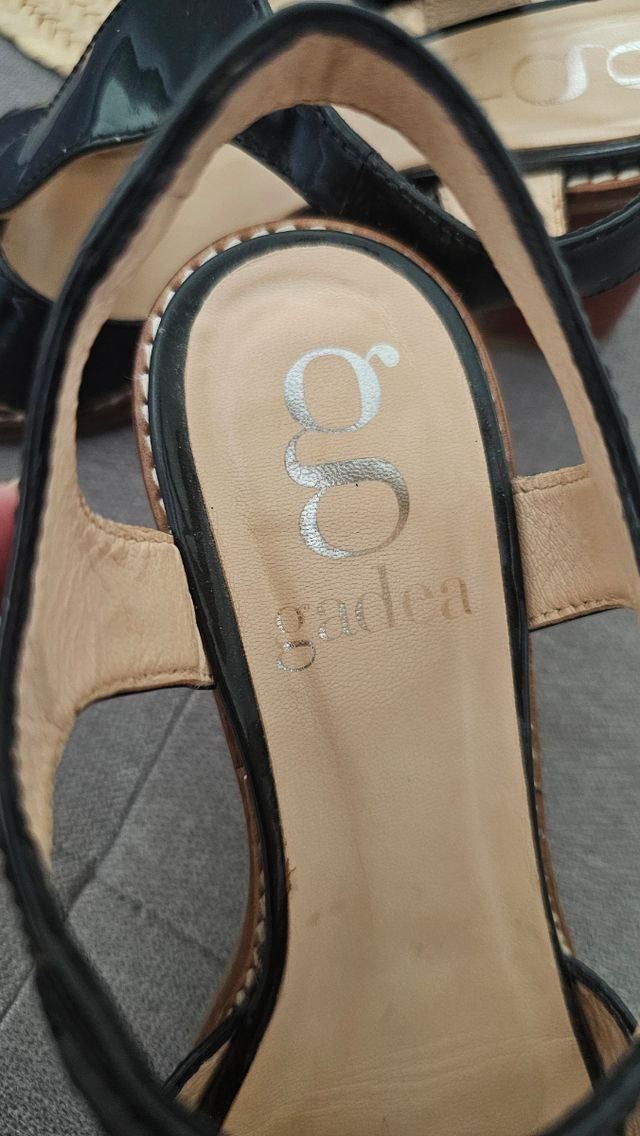 Sandalias Gadea negras tacón