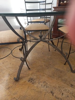 Juego de mesa en hierro y 4 sillas y 2 sillones