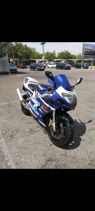 Suzuki GSXR 750 - Moto deportiva..
