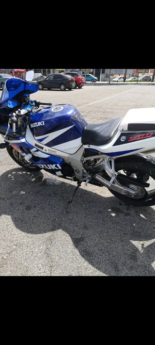 Suzuki GSXR 750 - Moto deportiva..
