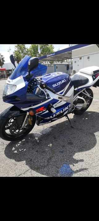Suzuki GSXR 750 - Moto deportiva..