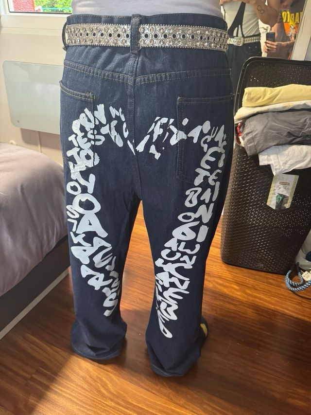 Vaqueros azules con cinturón