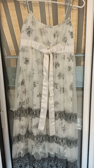 Vestido novia blanco y detalles negros  talla 36