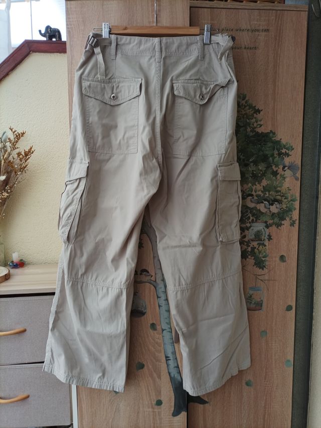 Pantalones cargo beige
