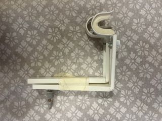 Colgador de cortinas blanco