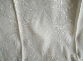 Bufanda blanca bordada