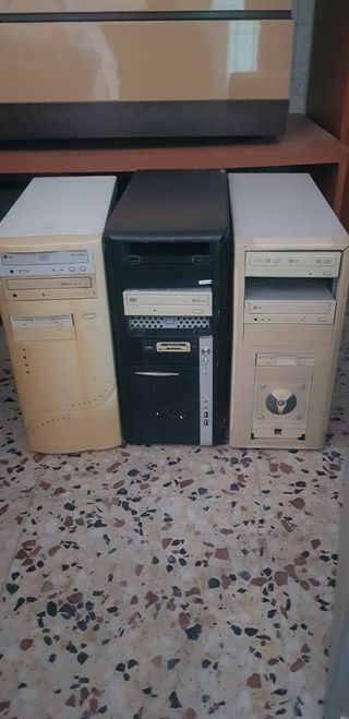 3 torres PC antiguas (LG beige)