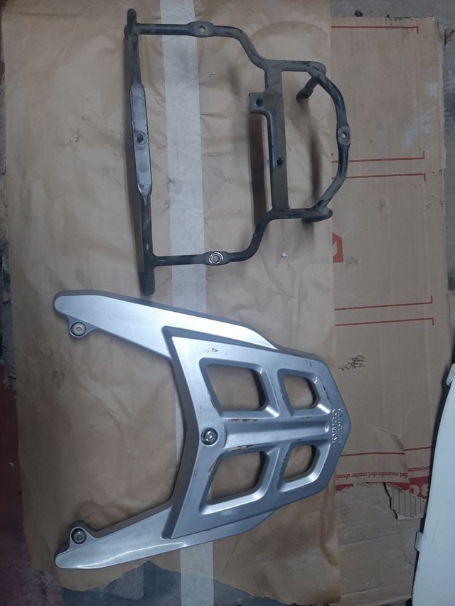 Portaequipajes y araña Kymco people S 125.