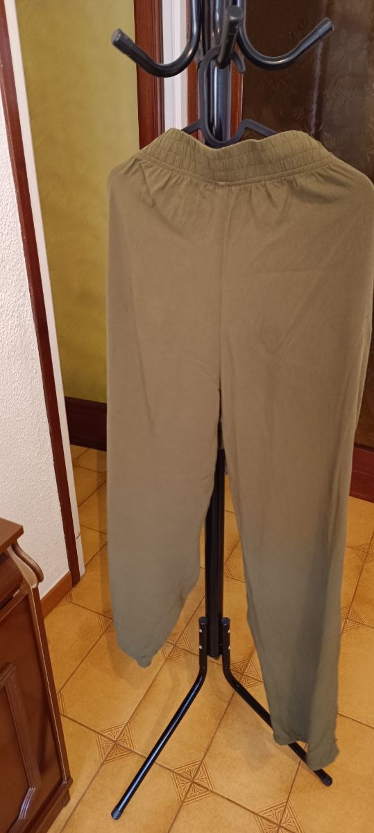 Pantalón fluido verde oliva