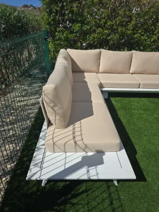 Sofá exterior blanco y beige