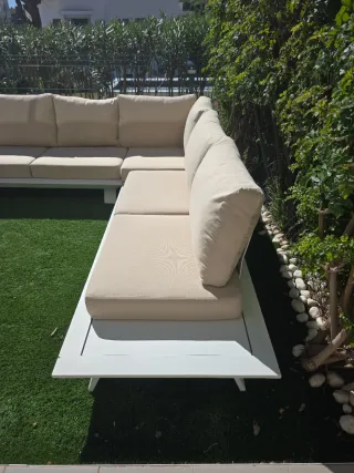 Sofá exterior blanco y beige