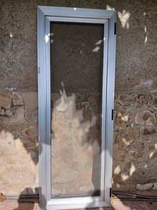 Puerta aluminio mosquitera