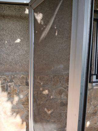 Puerta aluminio mosquitera