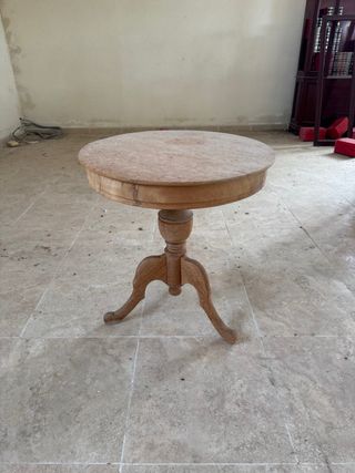 Mesita redonda de madera