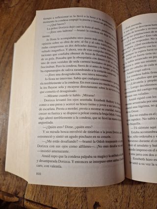 LA GUERRA DE LAS BRUJAS
Maite Carranza