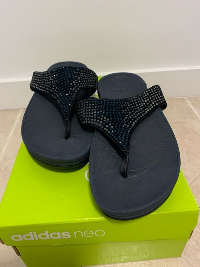 Chanclas adidas neo negras con pedrería