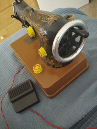 Máquina coser Roman antigua