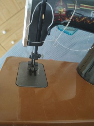 Máquina coser Roman antigua