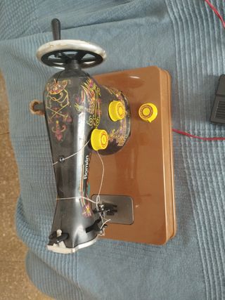 Máquina coser Roman antigua