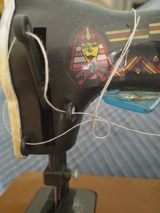 Máquina coser Roman antigua