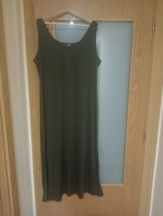 Vestidos largos tirantes, 20 euros unidad.