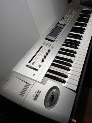 Korg Triton Lee- Workstation con tarjeta Sampler.
