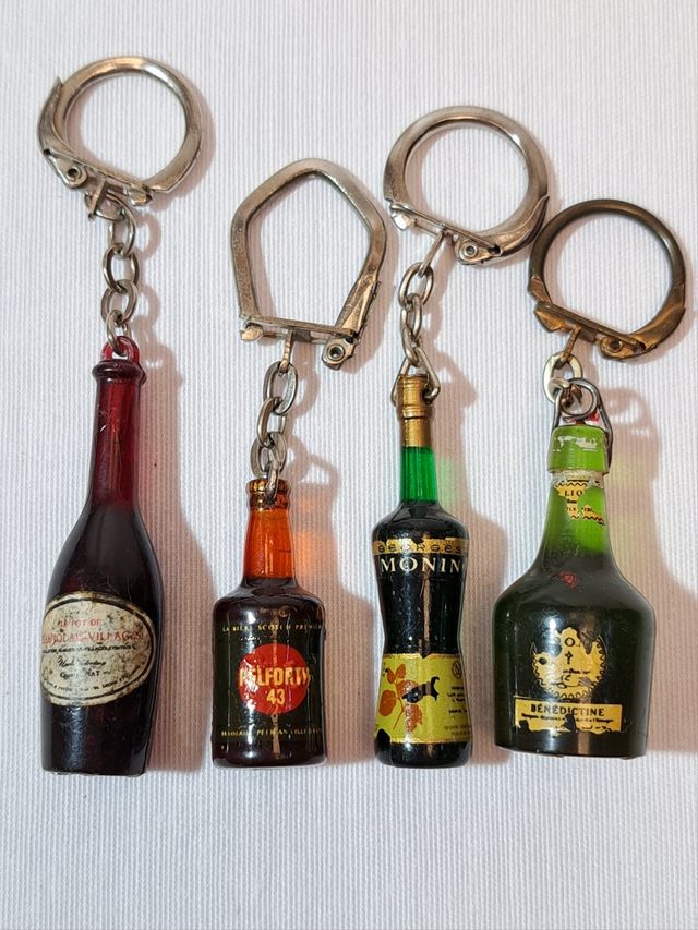 Llaveros con botellas