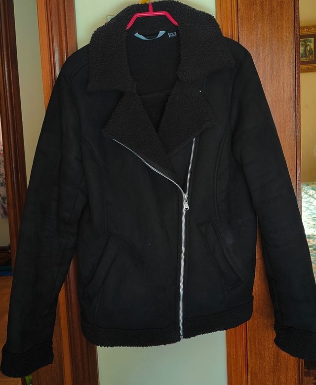Chaqueta negra borreguillo