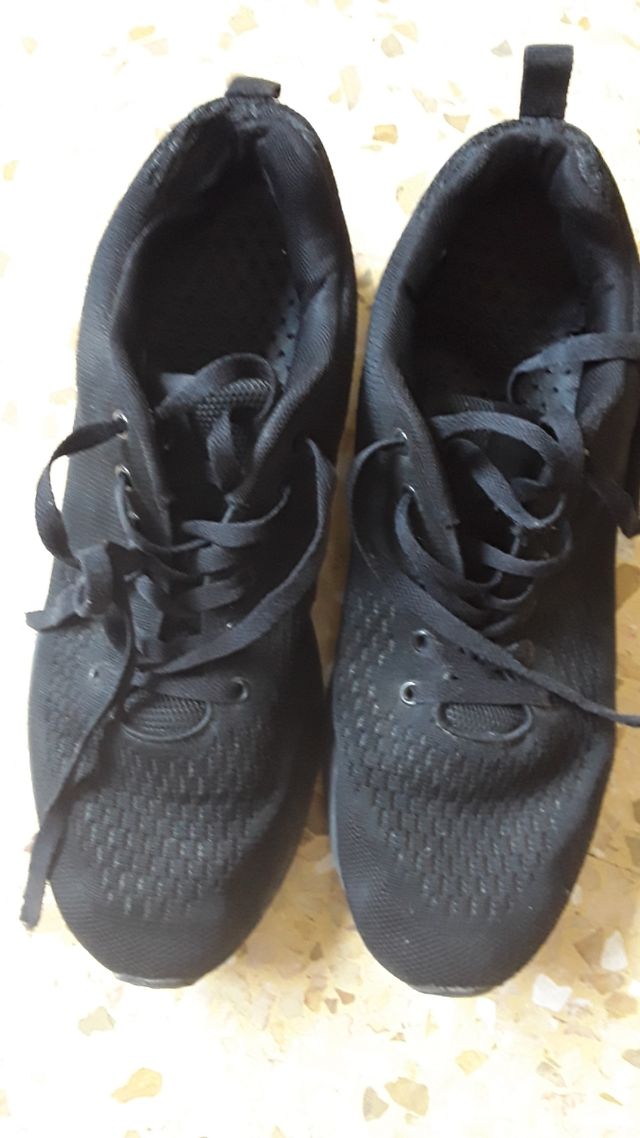 Zapatillas negras nº 46