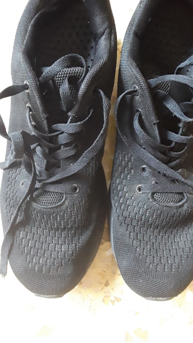 Zapatillas negras nº 46