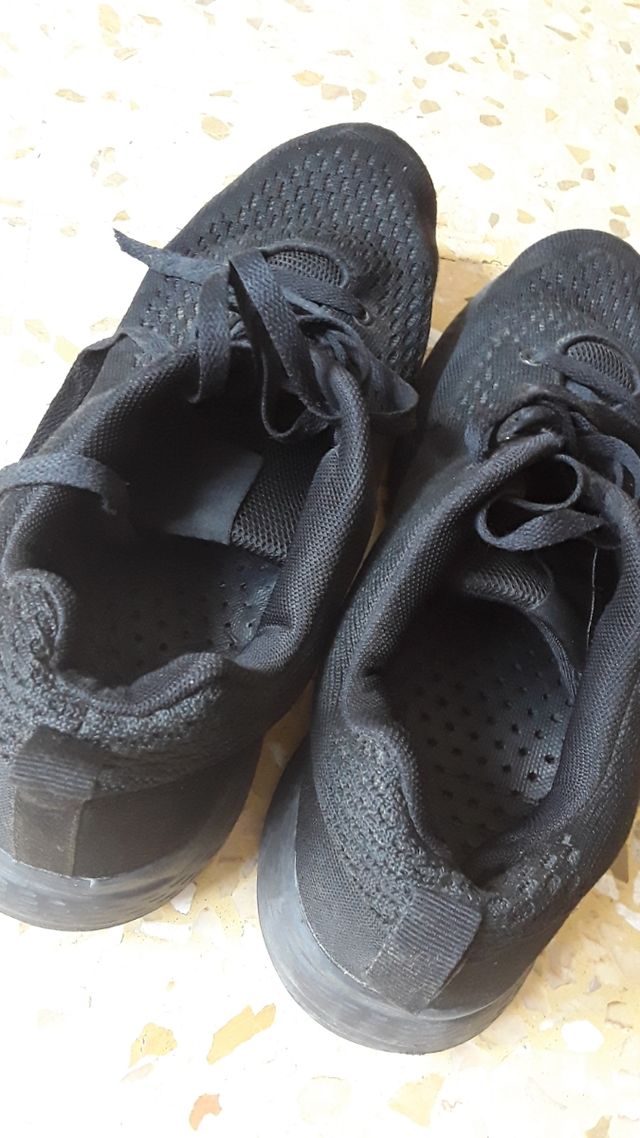 Zapatillas negras nº 46