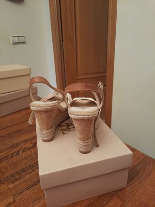 Sandalias cuña blancas y marrón talla 38