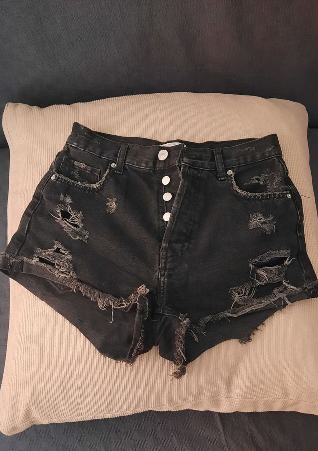 Shorts vaqueros negros rotos